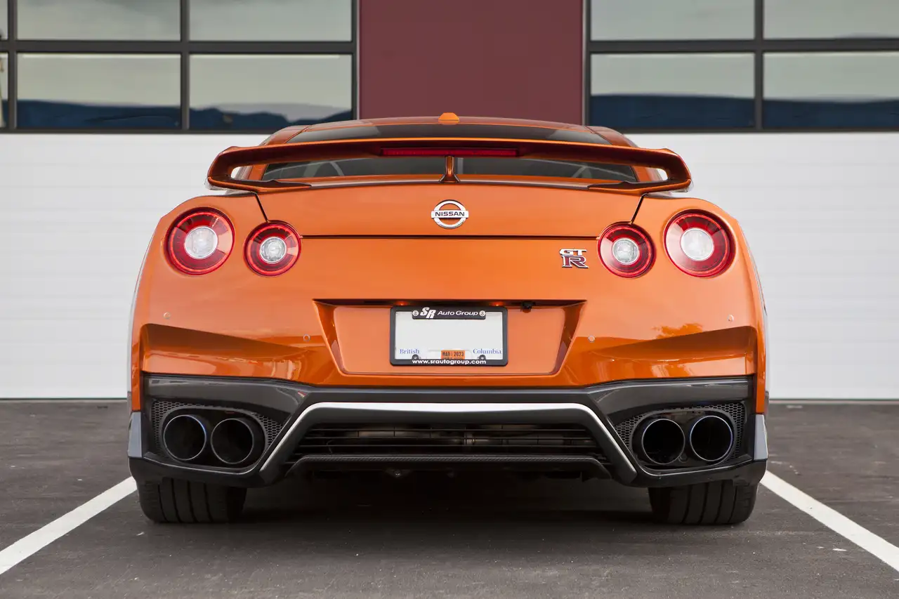 Nissan GT-R снимка Nissan GT-R