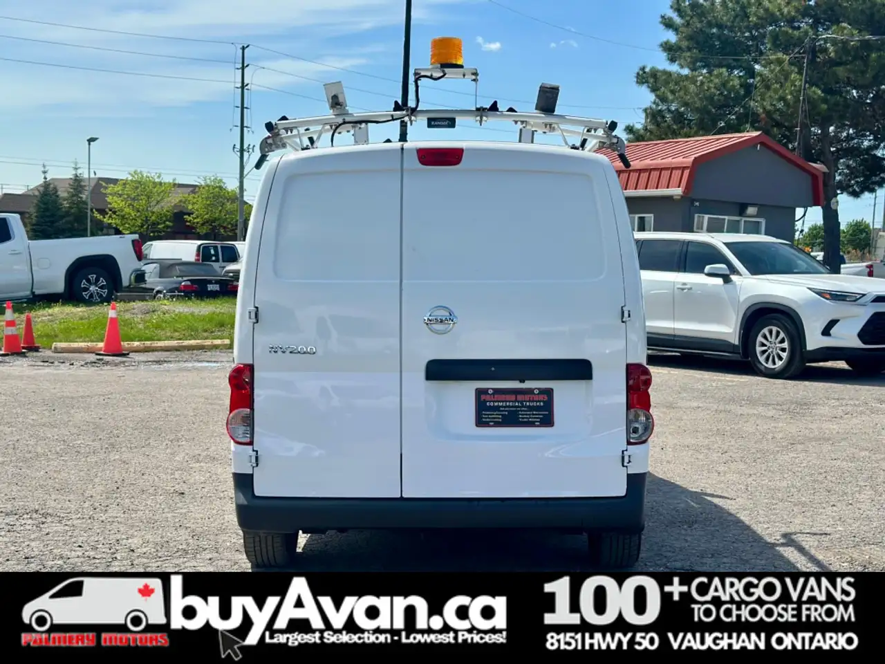 Nissan NV200 снимка Nissan NV200