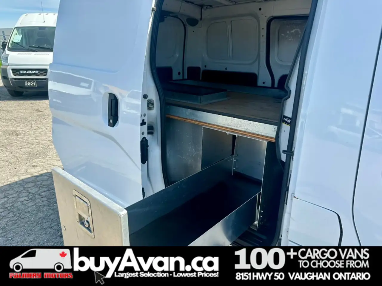 Nissan NV200 снимка Nissan NV200