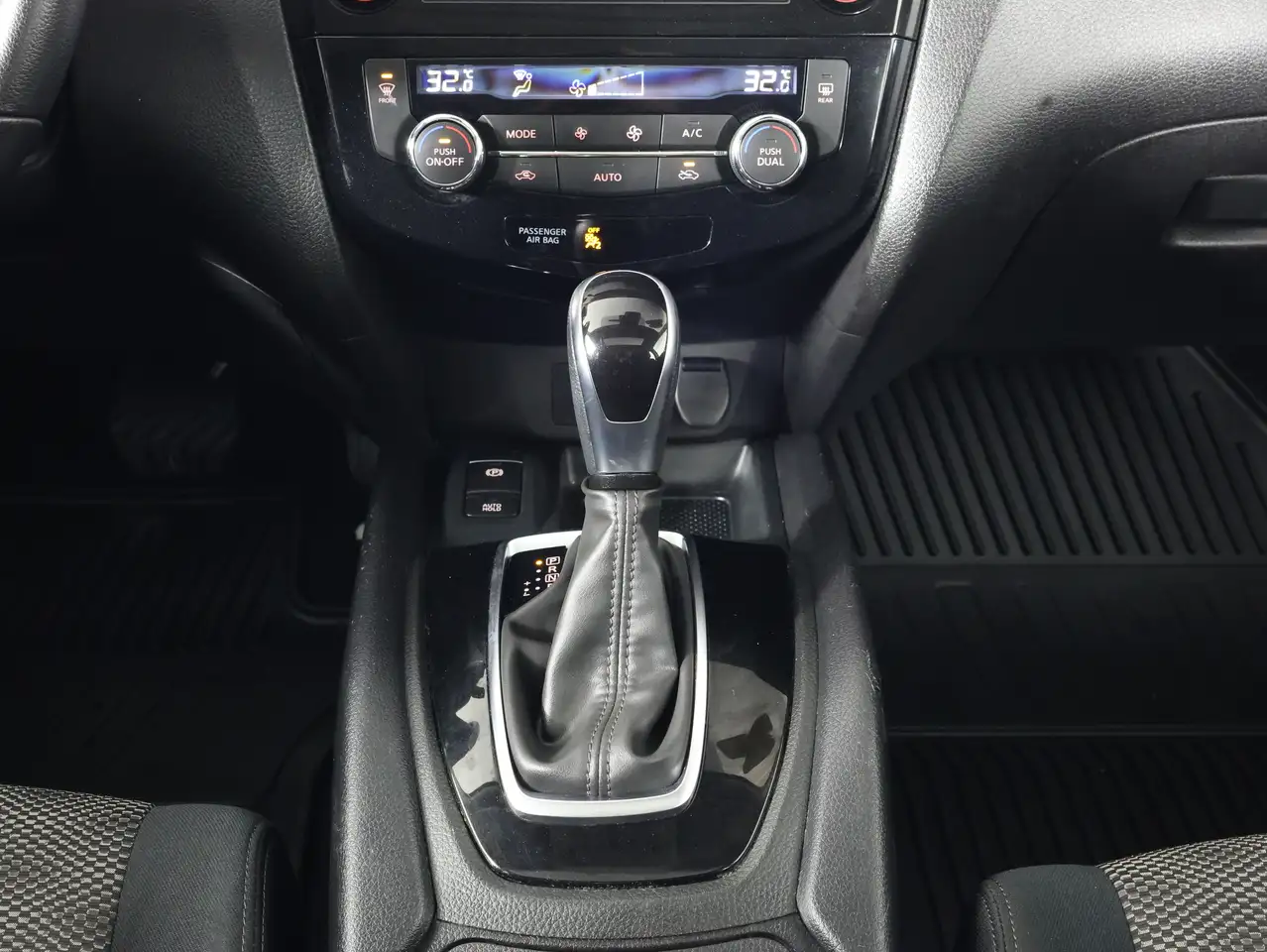 Nissan Qashqai снимка Nissan Qashqai