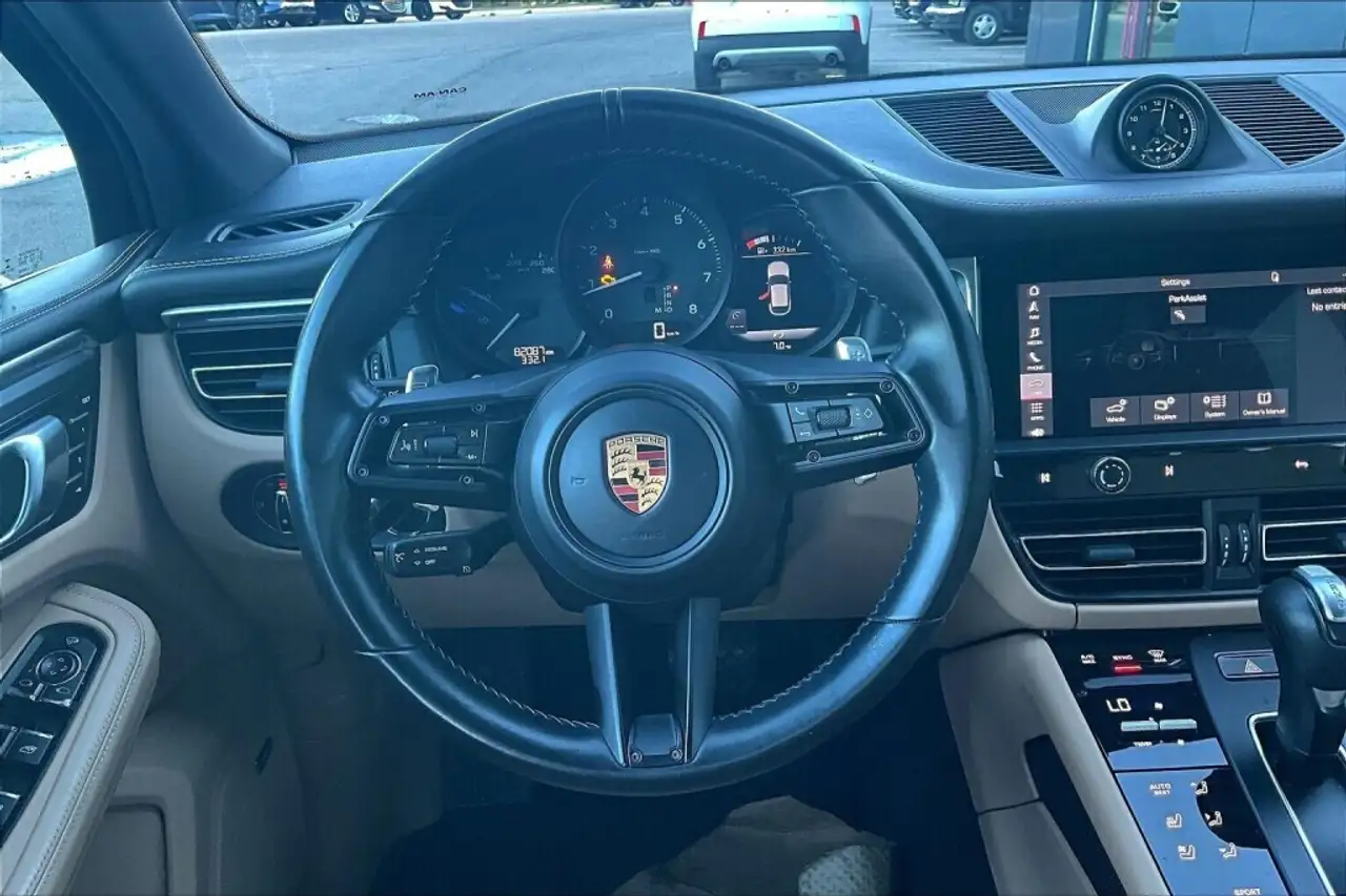 Porsche Macan photo Porsche Macan