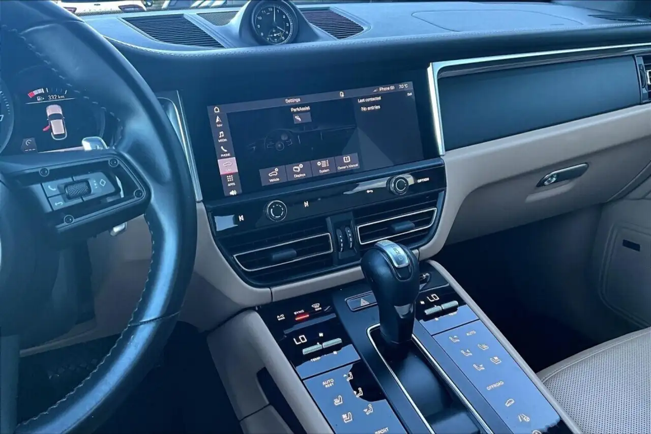 Porsche Macan photo Porsche Macan