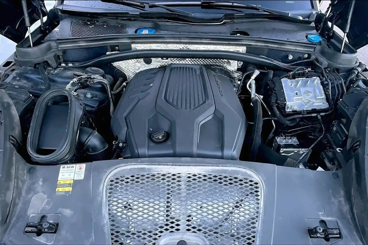 Porsche Macan photo Porsche Macan