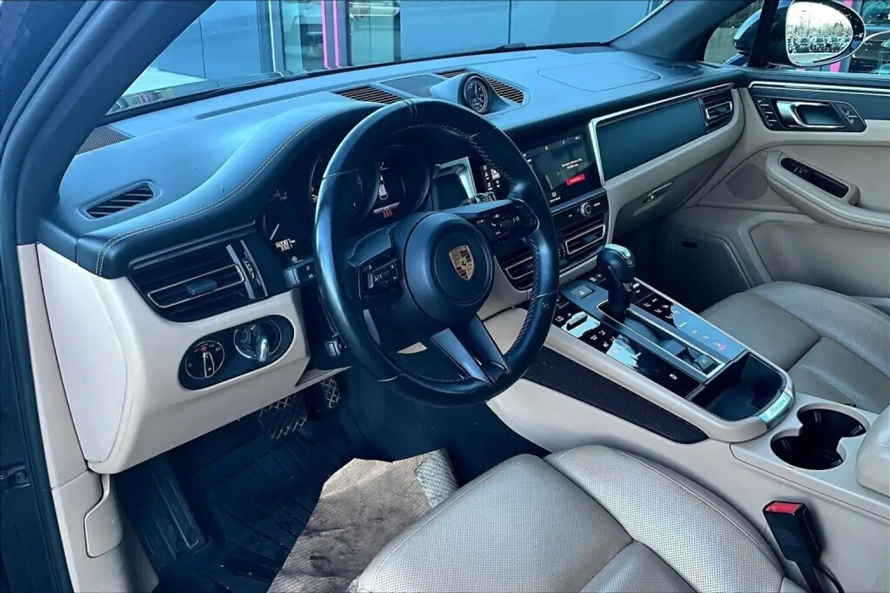 Porsche Macan photo Porsche Macan