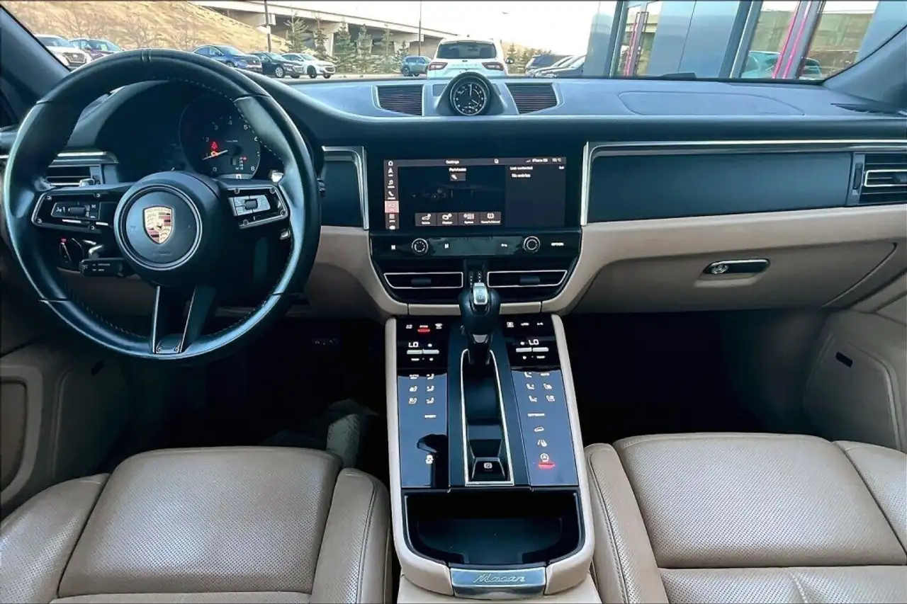 Porsche Macan photo Porsche Macan