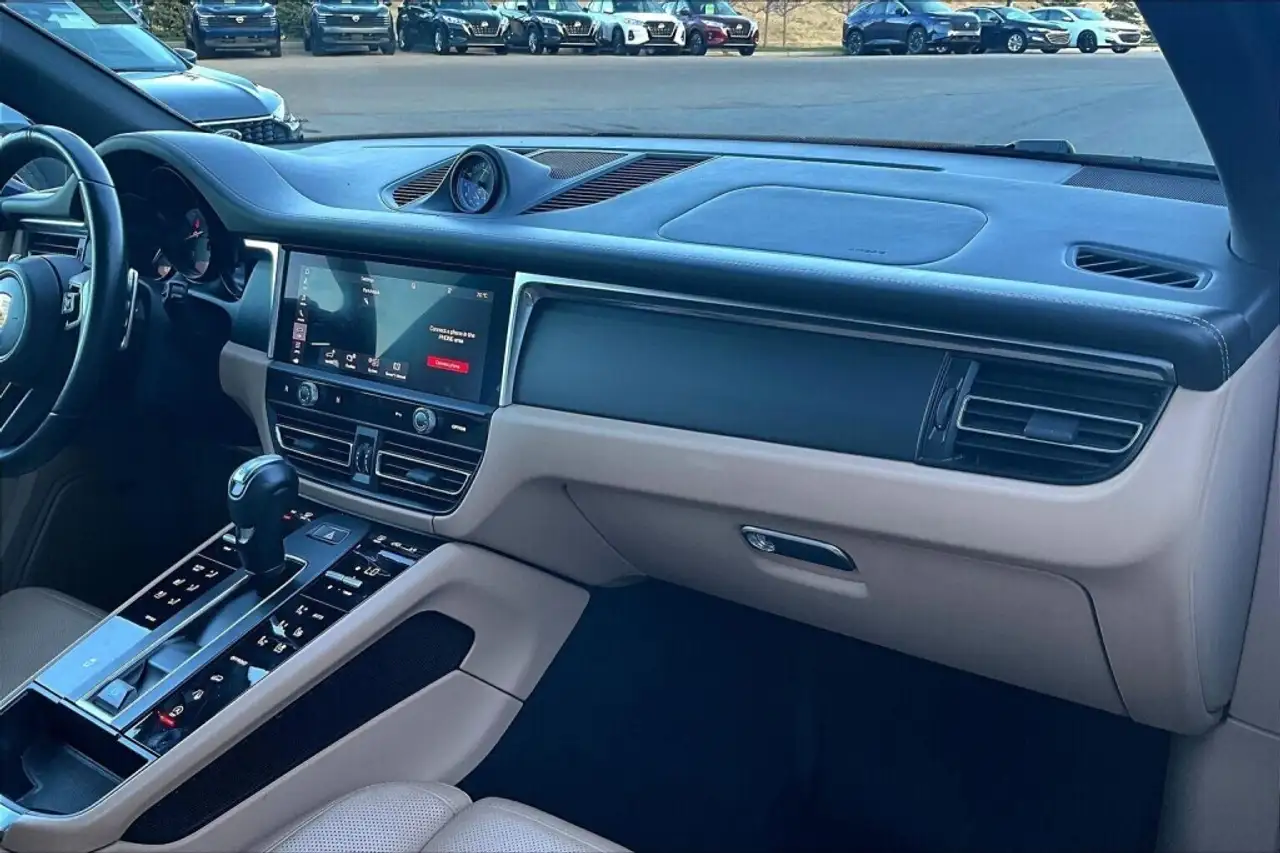 Porsche Macan photo Porsche Macan
