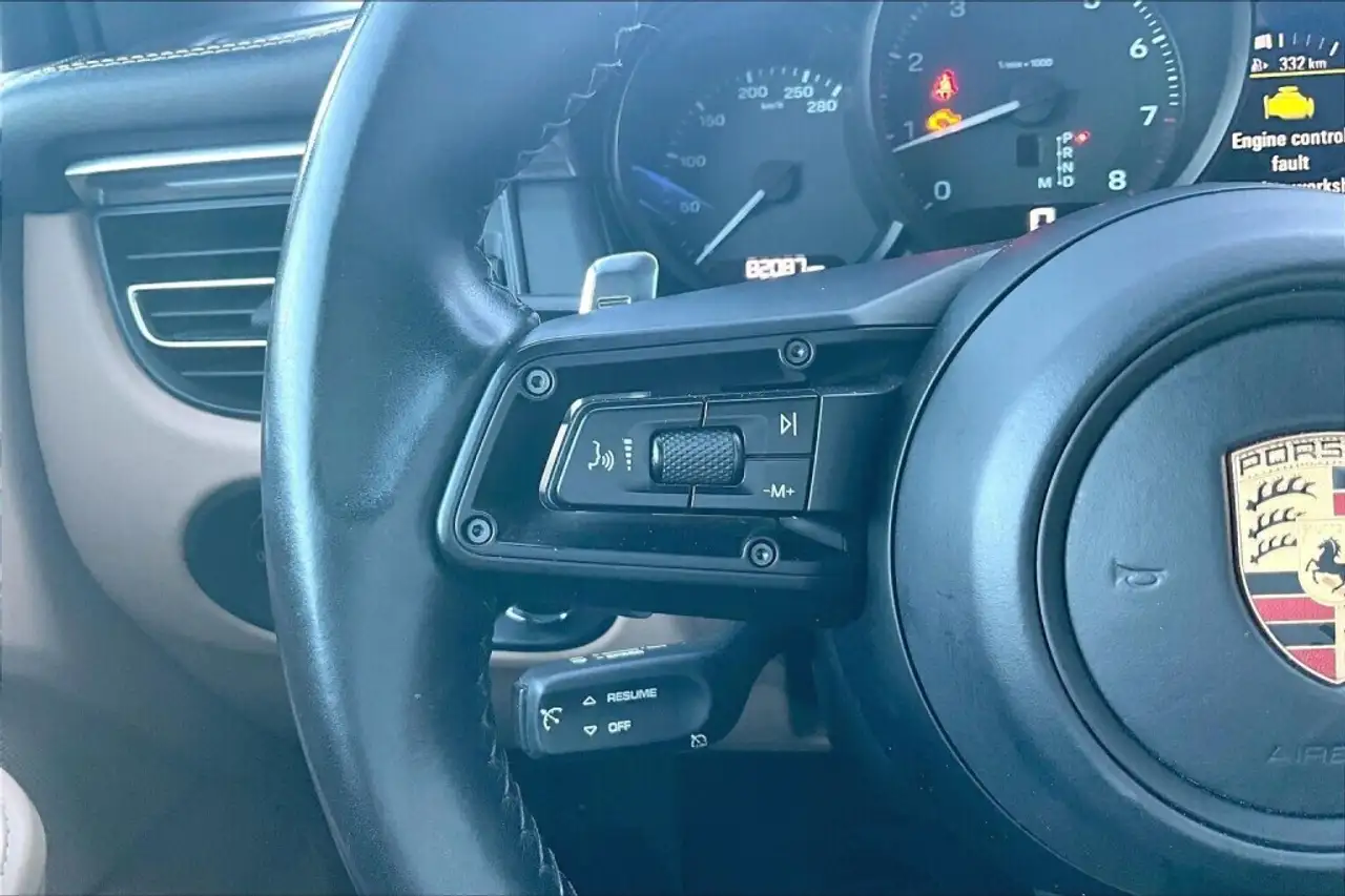 Porsche Macan photo Porsche Macan