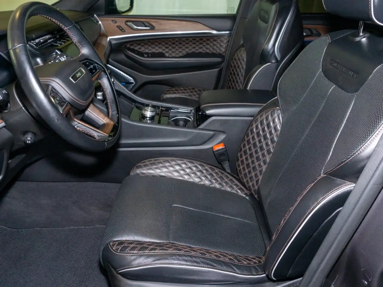 Jeep Grand Cherokee снимка Jeep Grand Cherokee