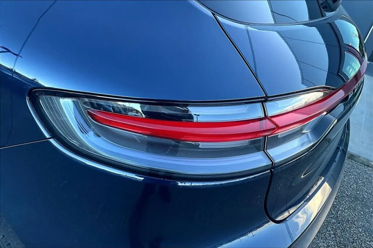 Porsche Macan photo Porsche Macan
