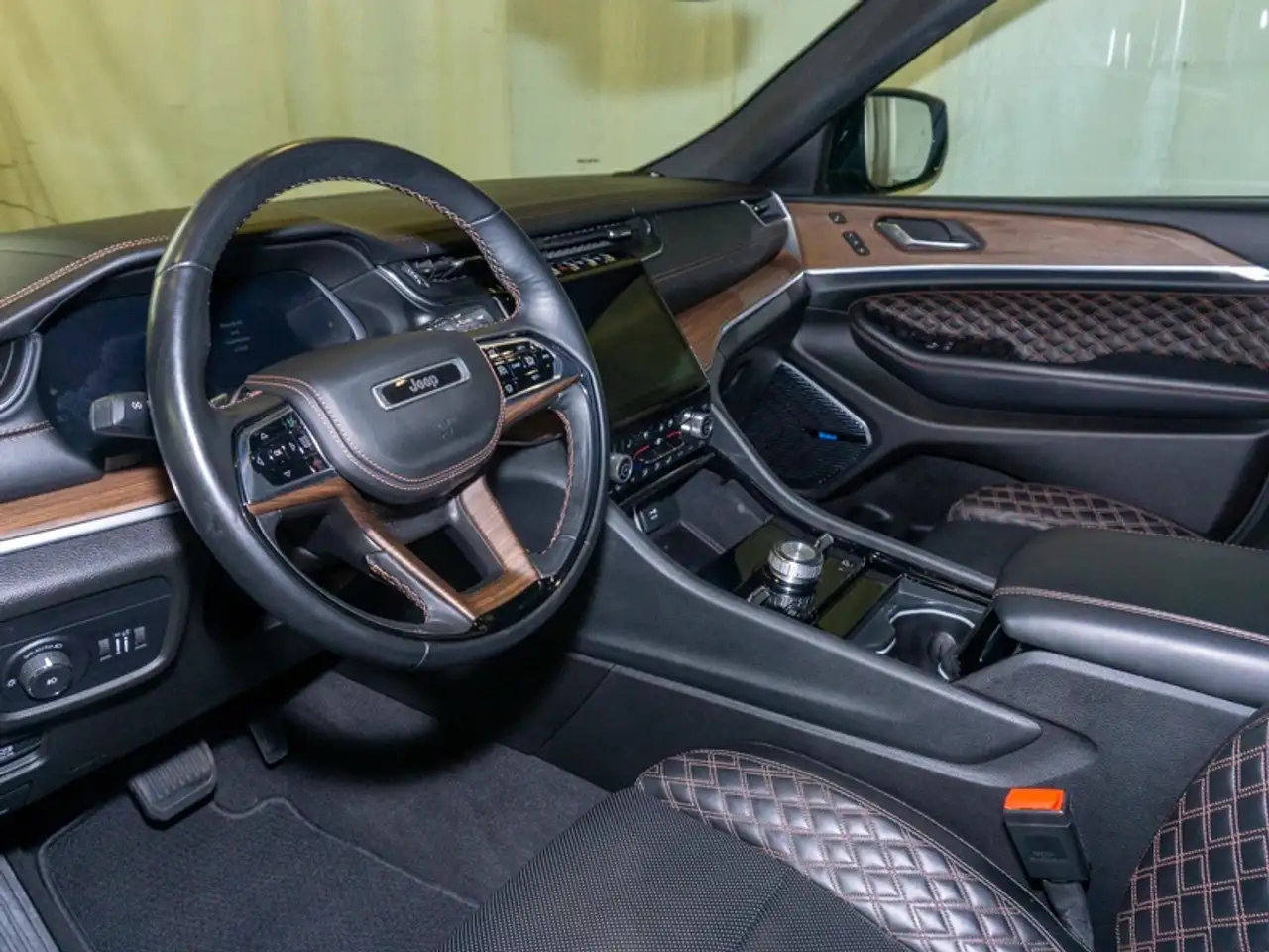 Jeep Grand Cherokee снимка Jeep Grand Cherokee