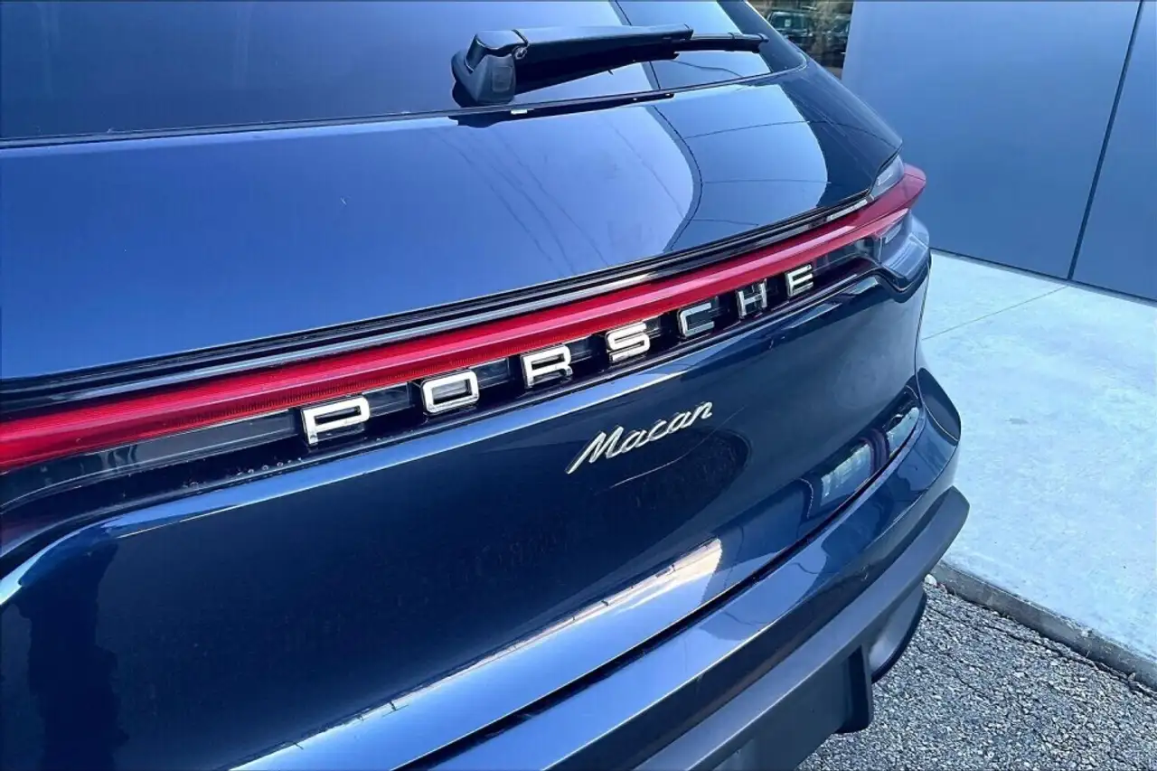 Porsche Macan photo Porsche Macan