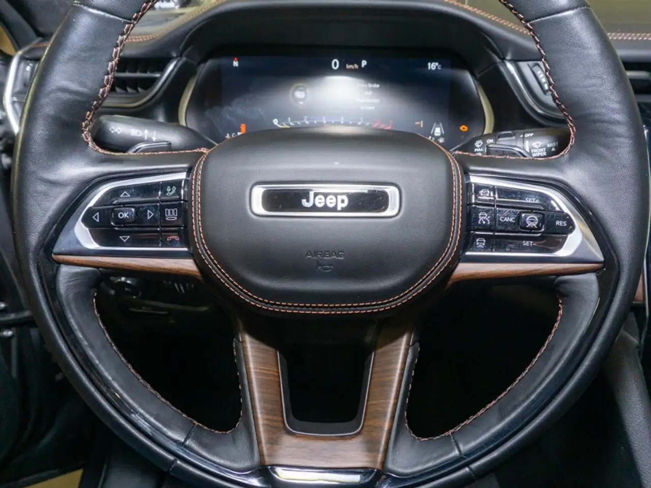 Jeep Grand Cherokee снимка Jeep Grand Cherokee