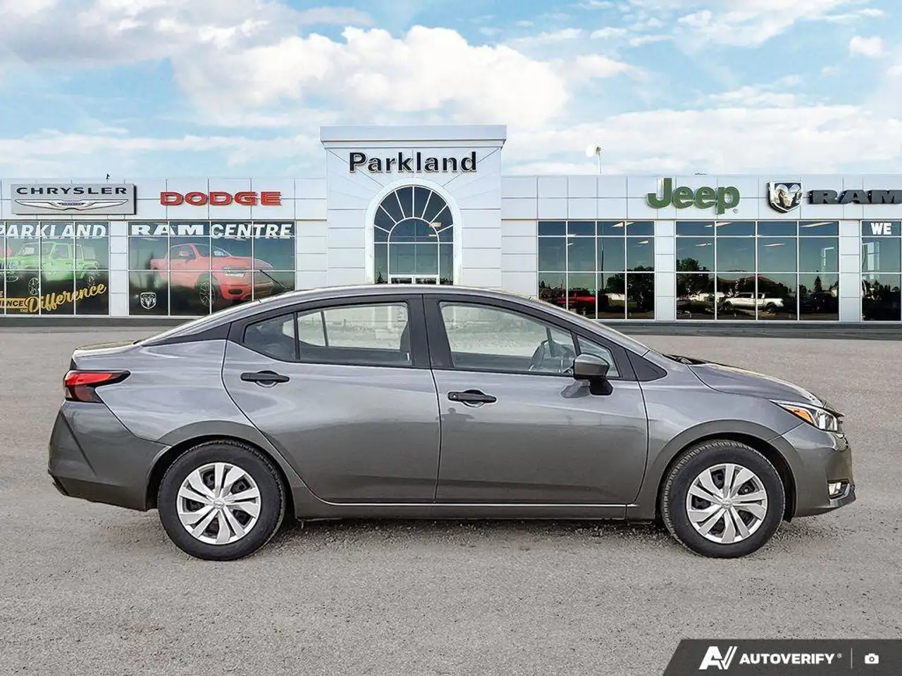 Nissan Versa photo Nissan Versa