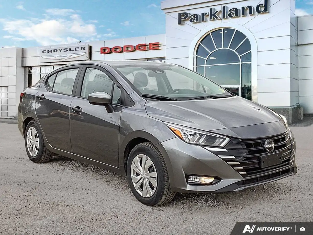 Nissan Versa photo Nissan Versa