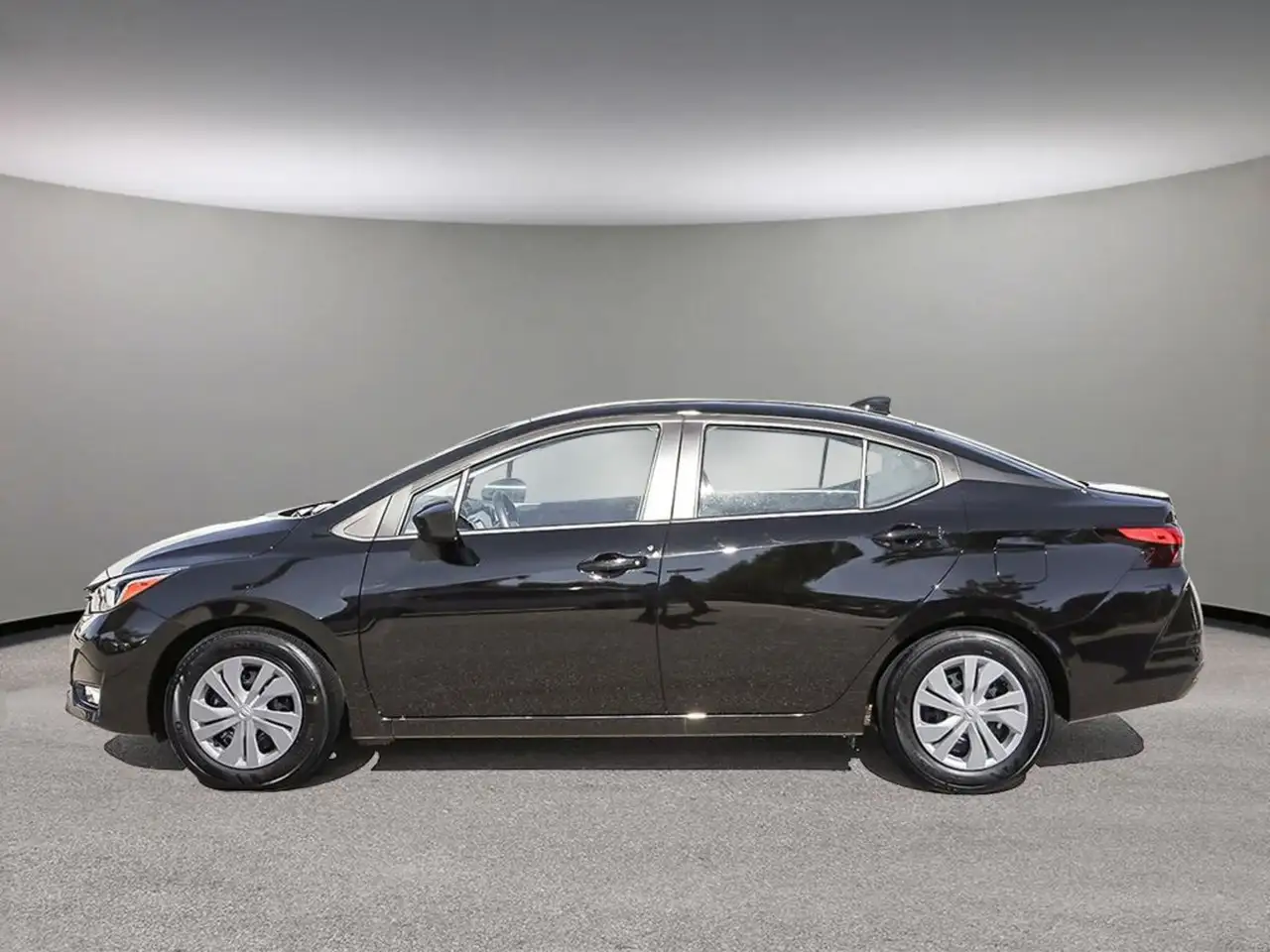 Nissan Versa снимка Nissan Versa