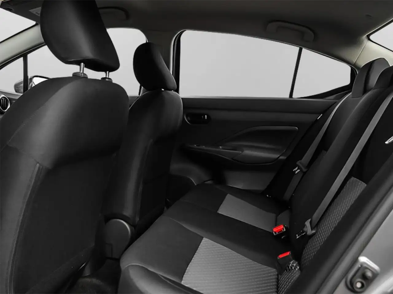 Nissan Versa снимка Nissan Versa