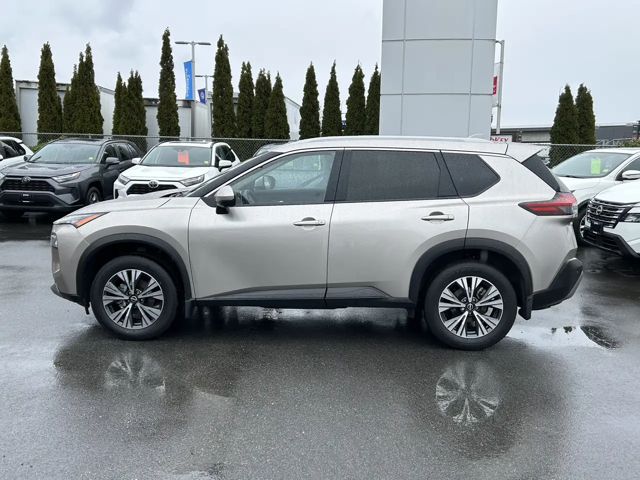 Nissan Rogue снимка Nissan Rogue