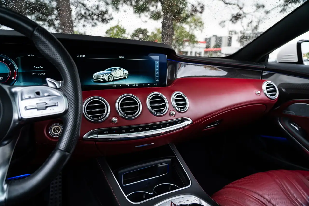 Mercedes-Benz S-Class photo Mercedes-Benz S-Class