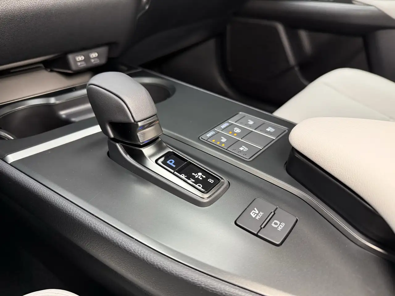 Lexus UX снимка Lexus UX