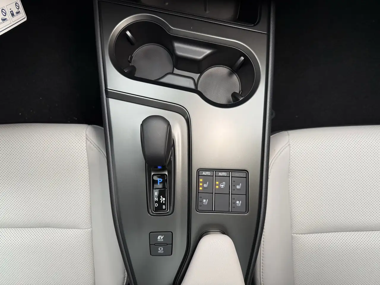 Lexus UX снимка Lexus UX