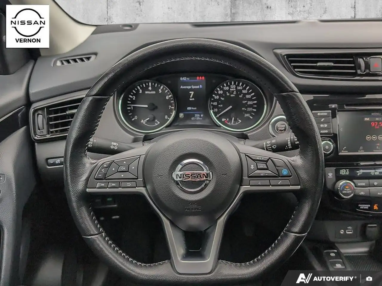 Nissan Qashqai снимка Nissan Qashqai