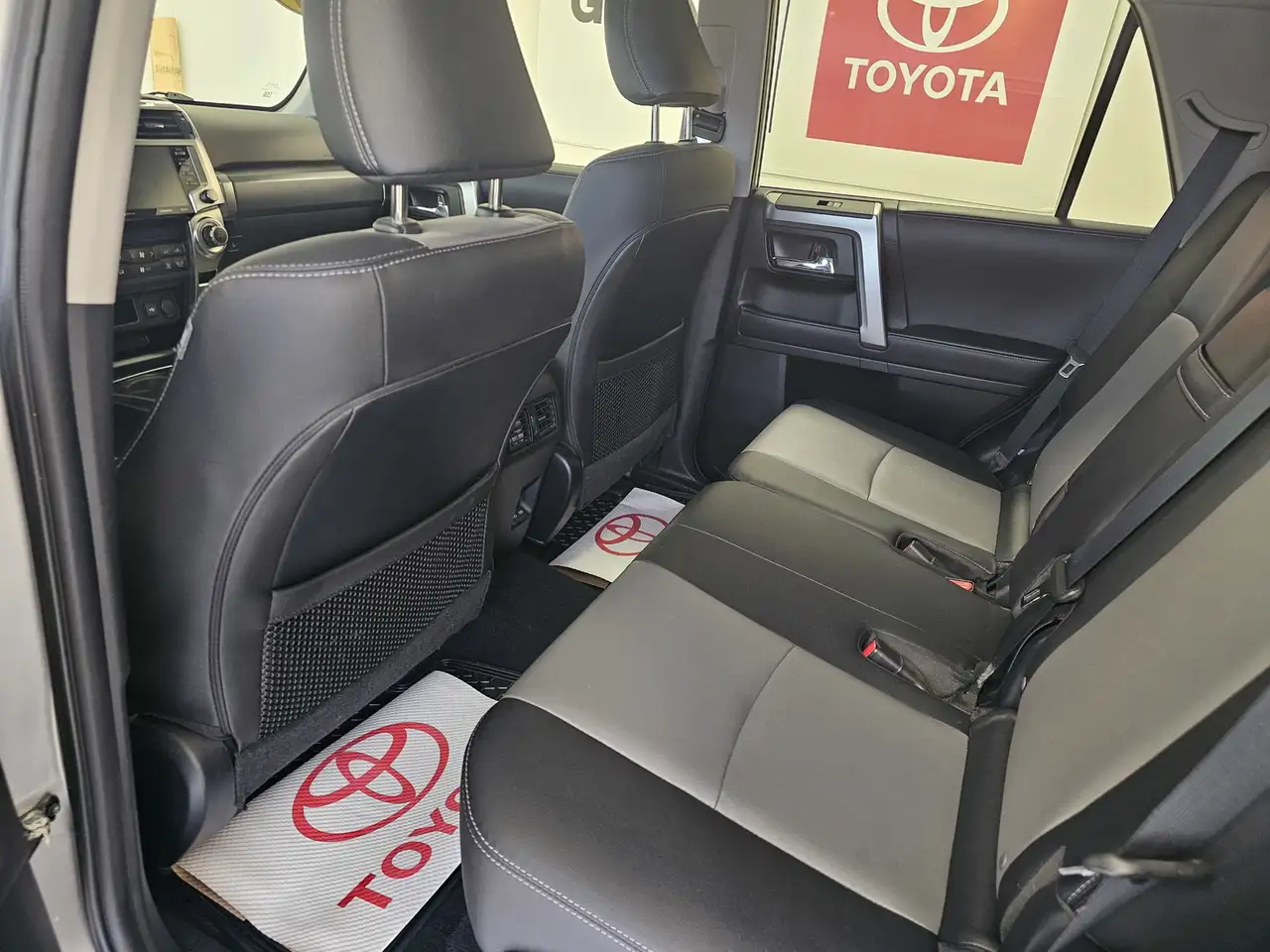 Toyota 4-Runner снимка Toyota 4-Runner