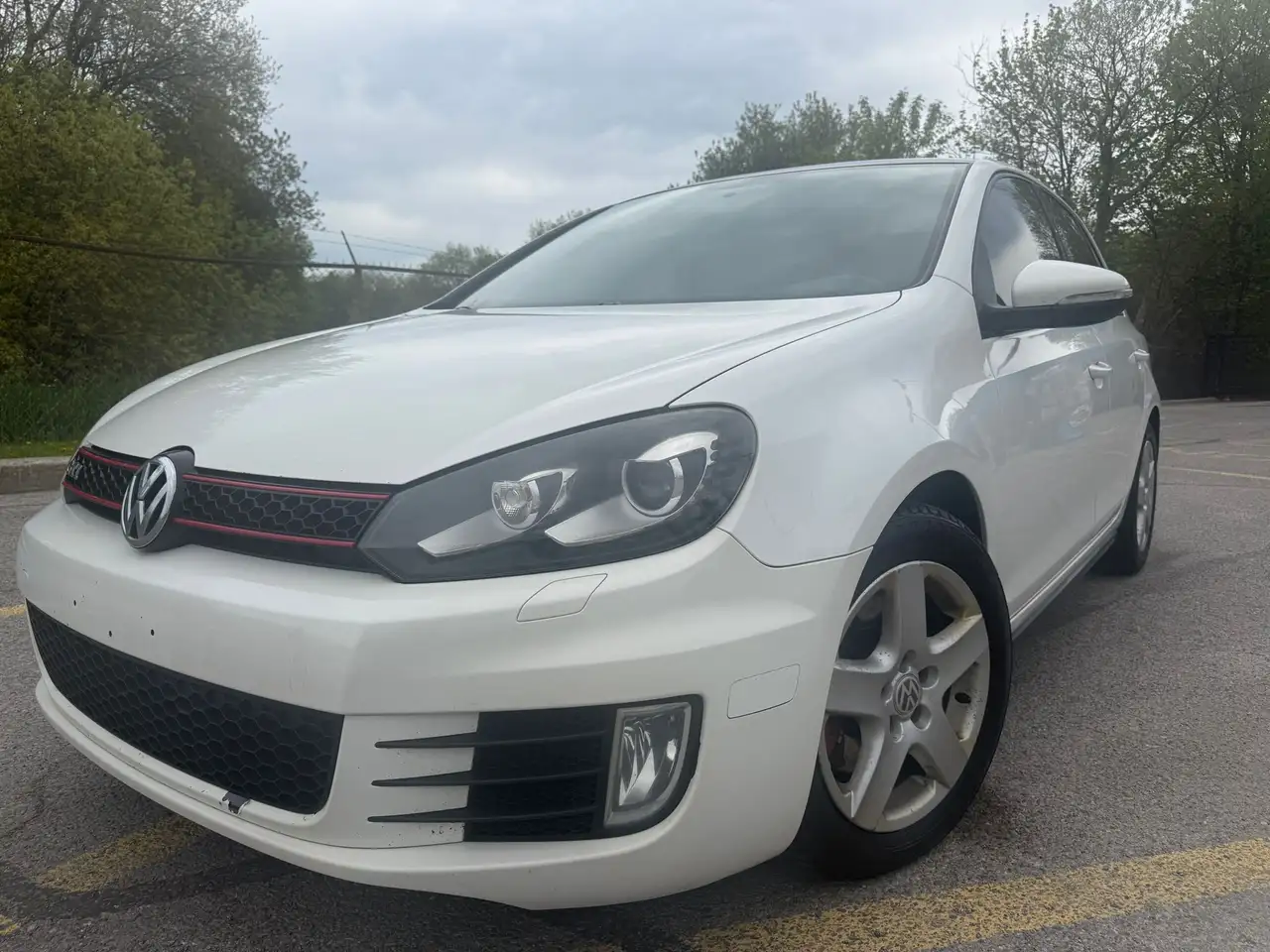 Volkswagen Golf GTI снимка Volkswagen Golf GTI