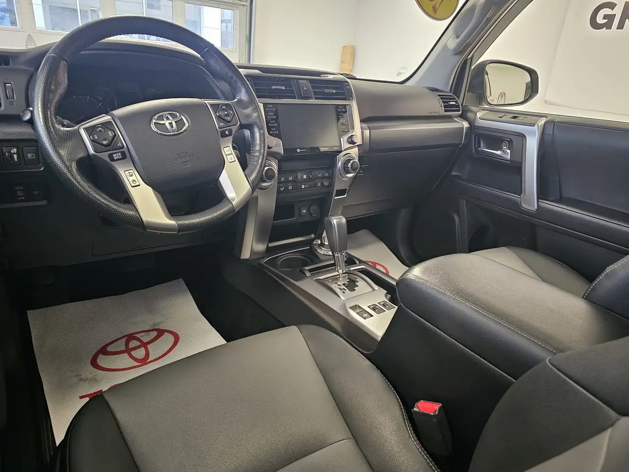 Toyota 4-Runner снимка Toyota 4-Runner
