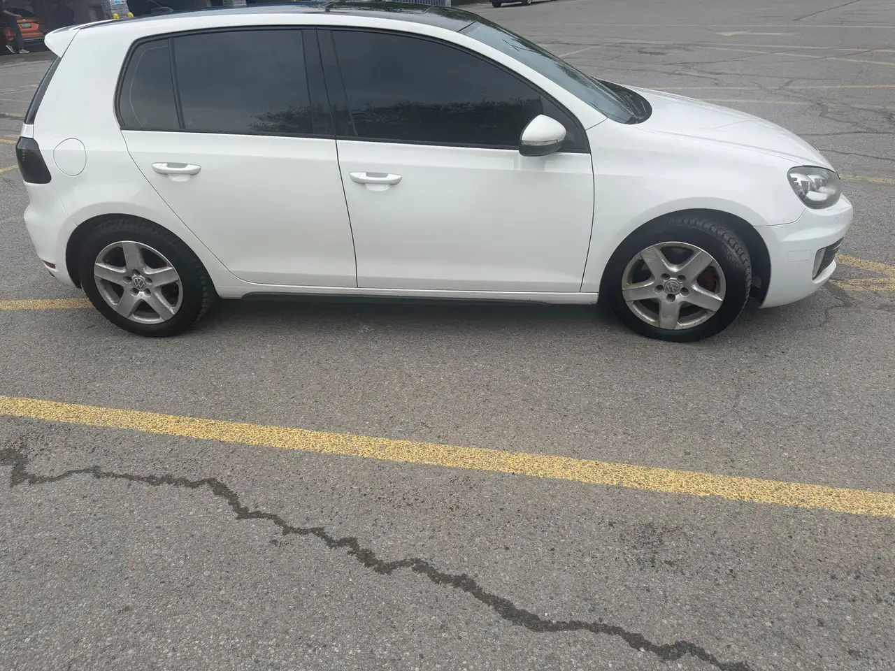 Volkswagen Golf GTI снимка Volkswagen Golf GTI