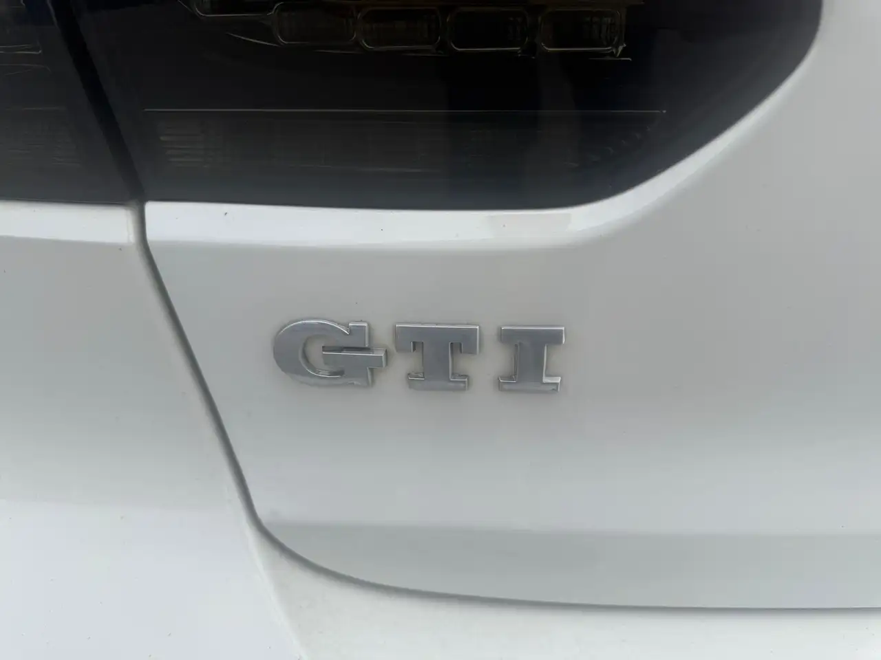 Volkswagen Golf GTI снимка Volkswagen Golf GTI