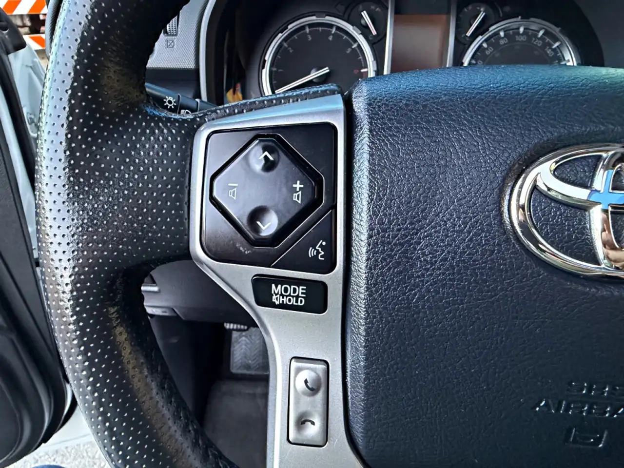 Toyota 4-Runner снимка Toyota 4-Runner