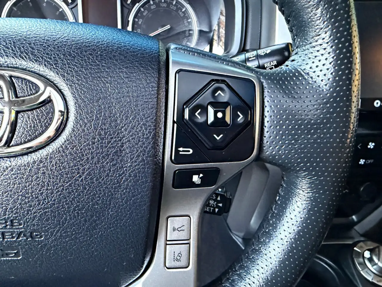 Toyota 4-Runner снимка Toyota 4-Runner