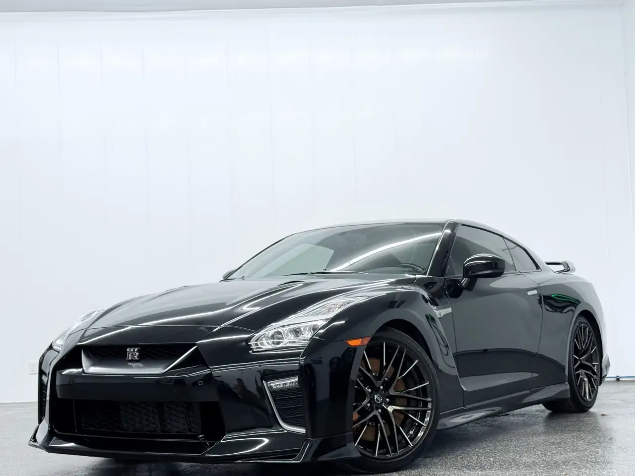 Nissan GT-R снимка Nissan GT-R