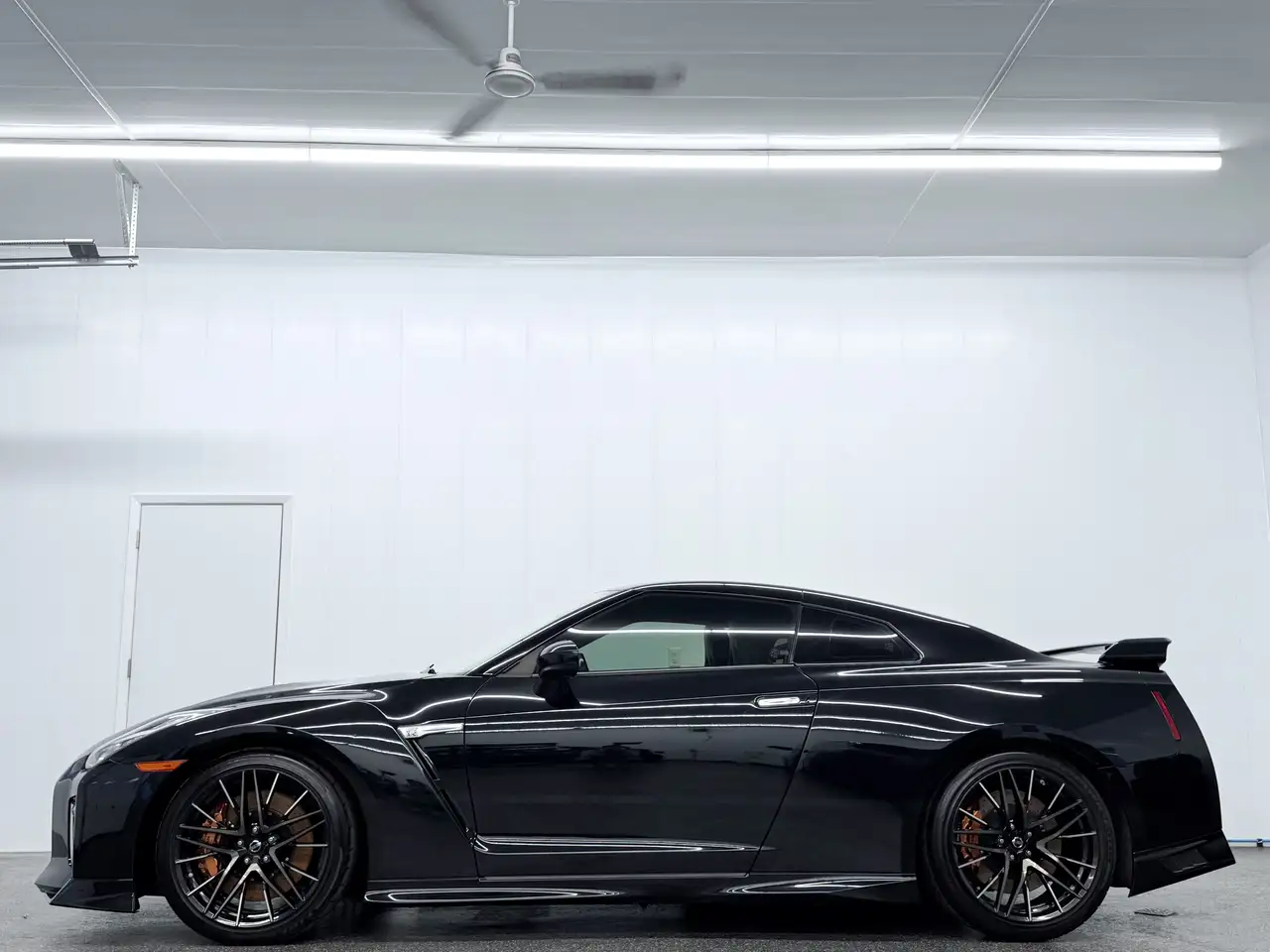 Nissan GT-R снимка Nissan GT-R