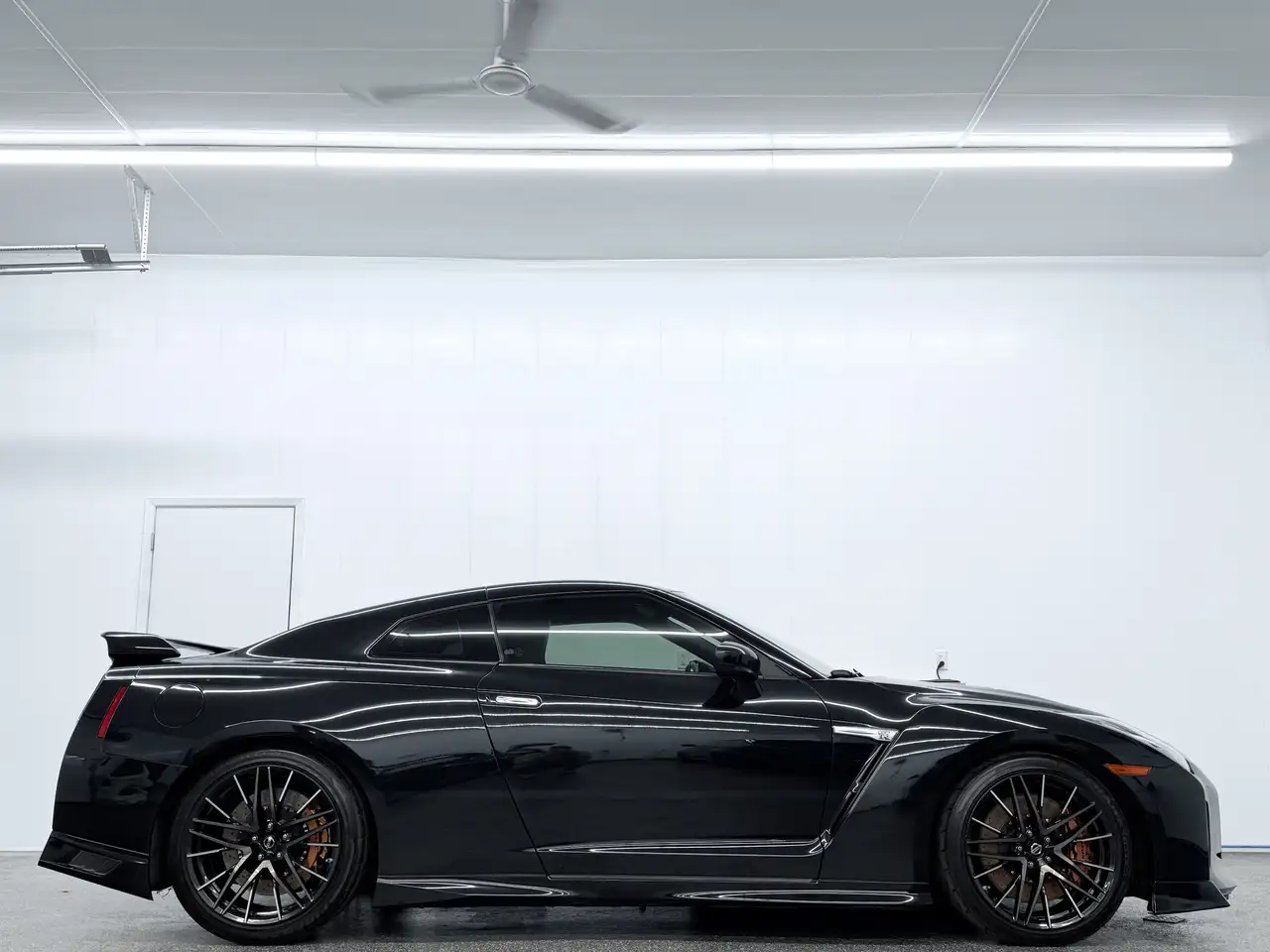 Nissan GT-R снимка Nissan GT-R