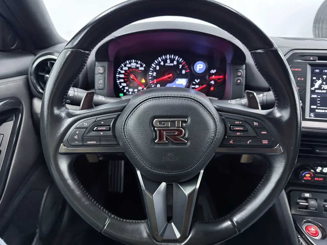 Nissan GT-R снимка Nissan GT-R