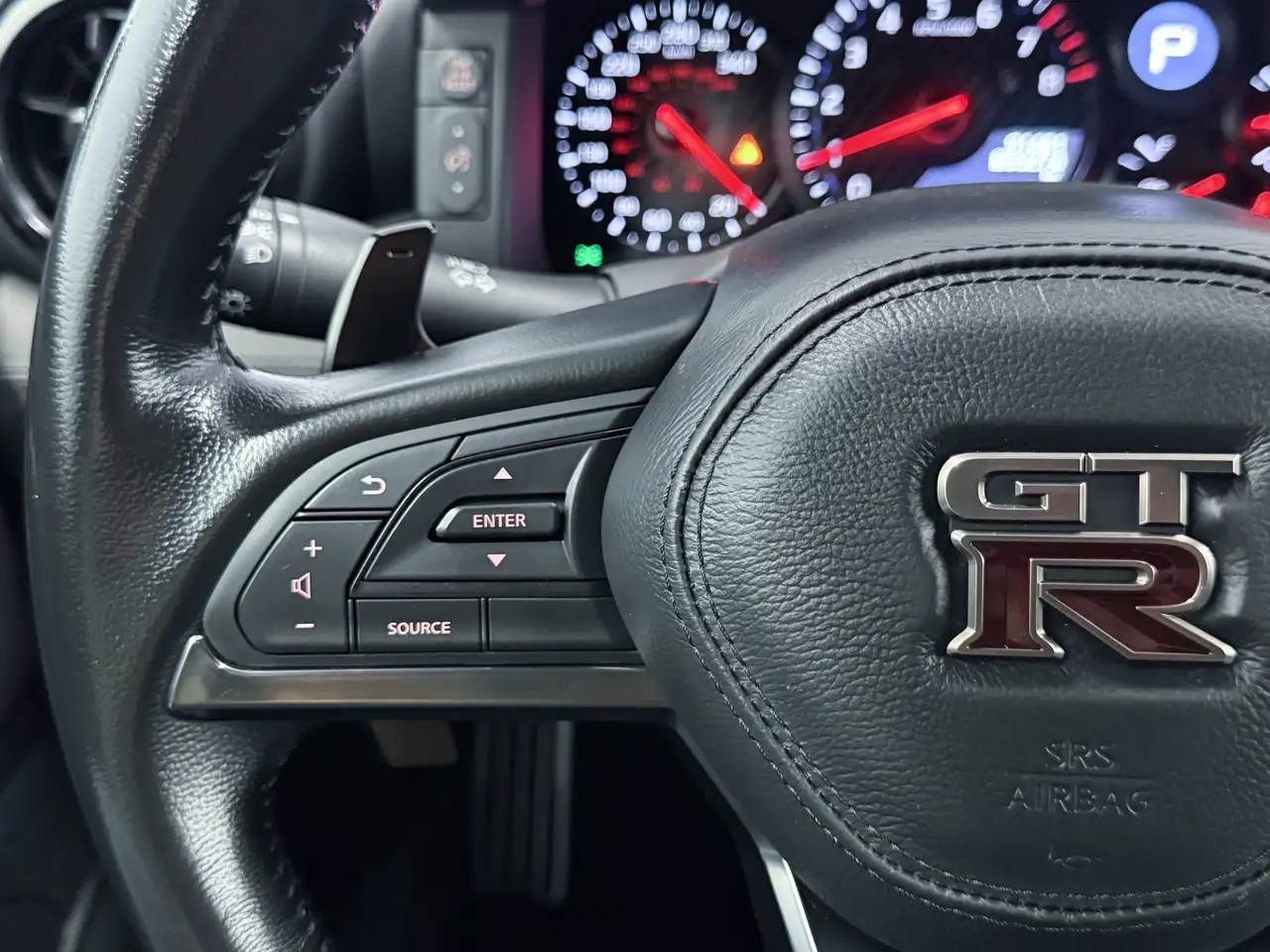 Nissan GT-R снимка Nissan GT-R
