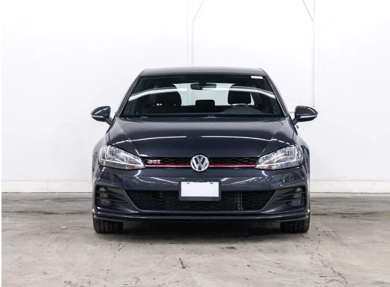 Volkswagen Golf GTI снимка Volkswagen Golf GTI