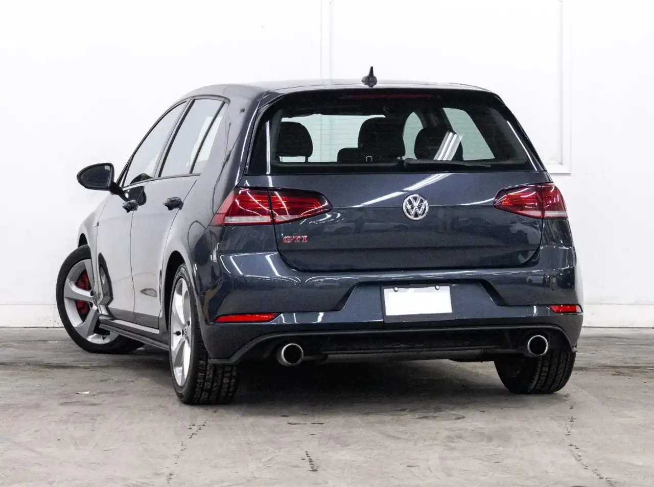 Volkswagen Golf GTI снимка Volkswagen Golf GTI