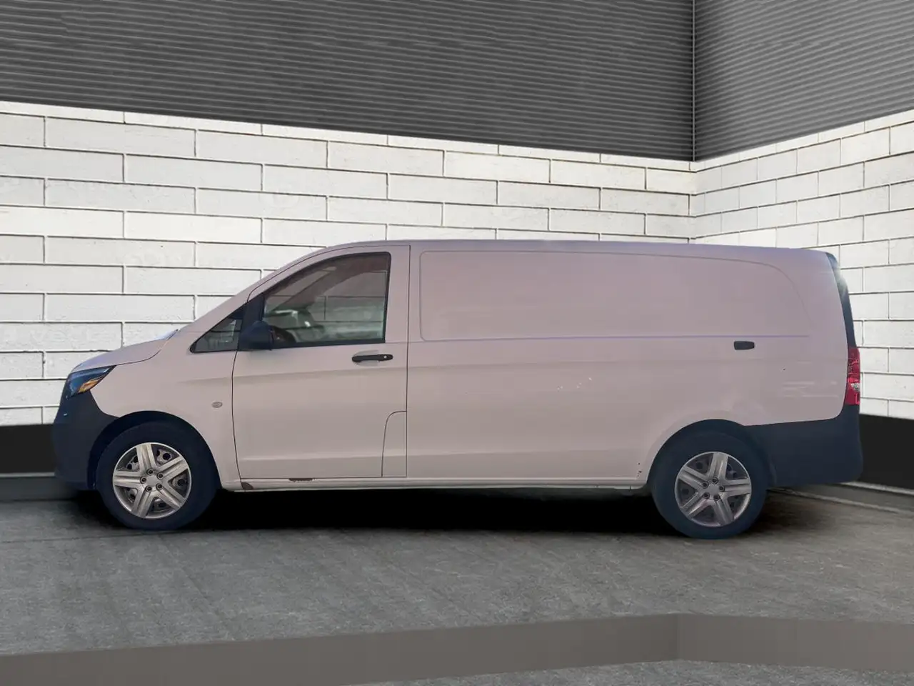 Mercedes-Benz Metris Passenger Van снимка Mercedes-Benz Metris Passenger Van
