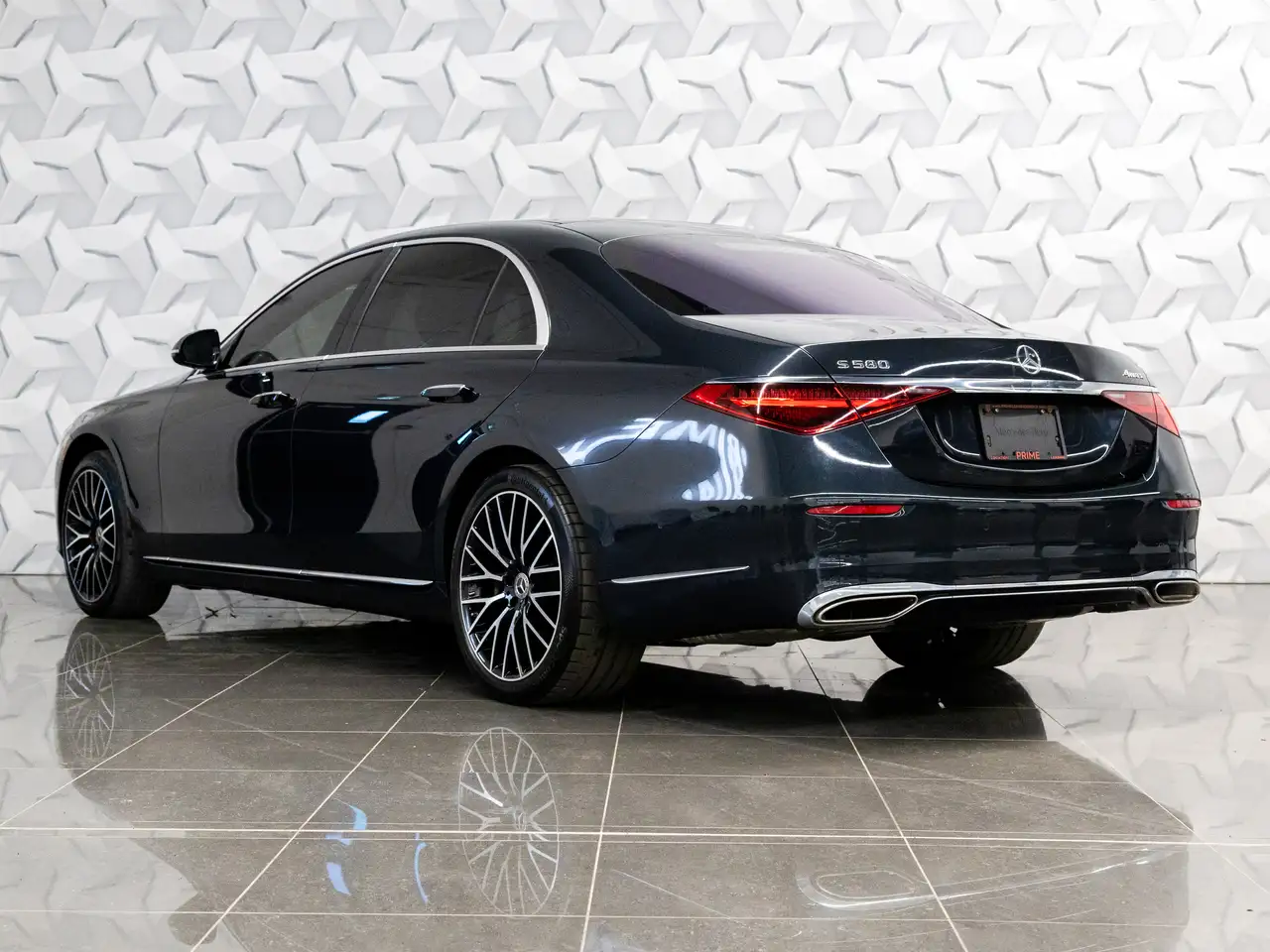 Mercedes-Benz S-Class снимка Mercedes-Benz S-Class