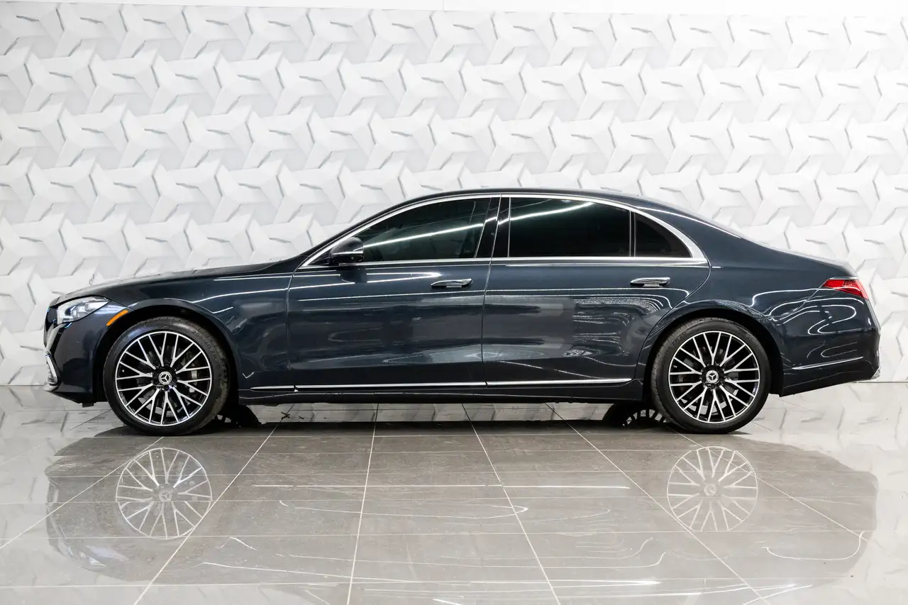 Mercedes-Benz S-Class снимка Mercedes-Benz S-Class