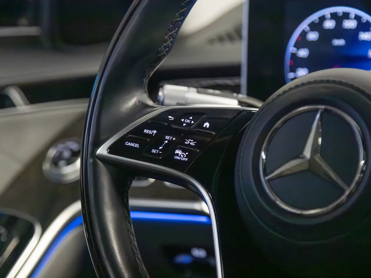 Mercedes-Benz S-Class снимка Mercedes-Benz S-Class