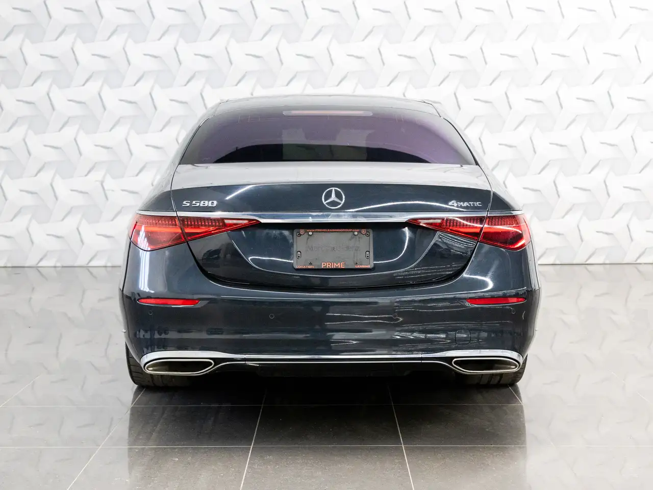 Mercedes-Benz S-Class снимка Mercedes-Benz S-Class