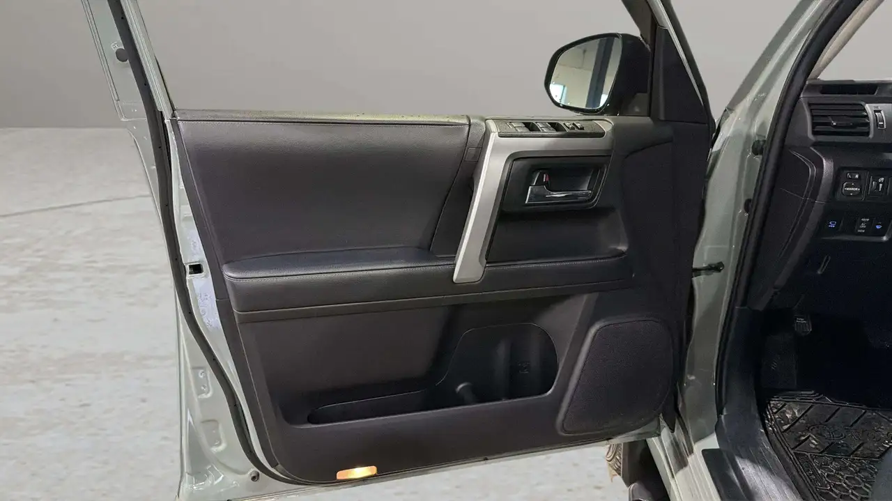 Toyota 4-Runner снимка Toyota 4-Runner