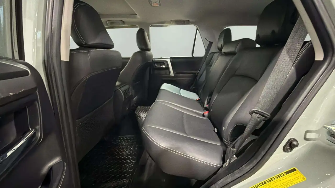 Toyota 4-Runner снимка Toyota 4-Runner