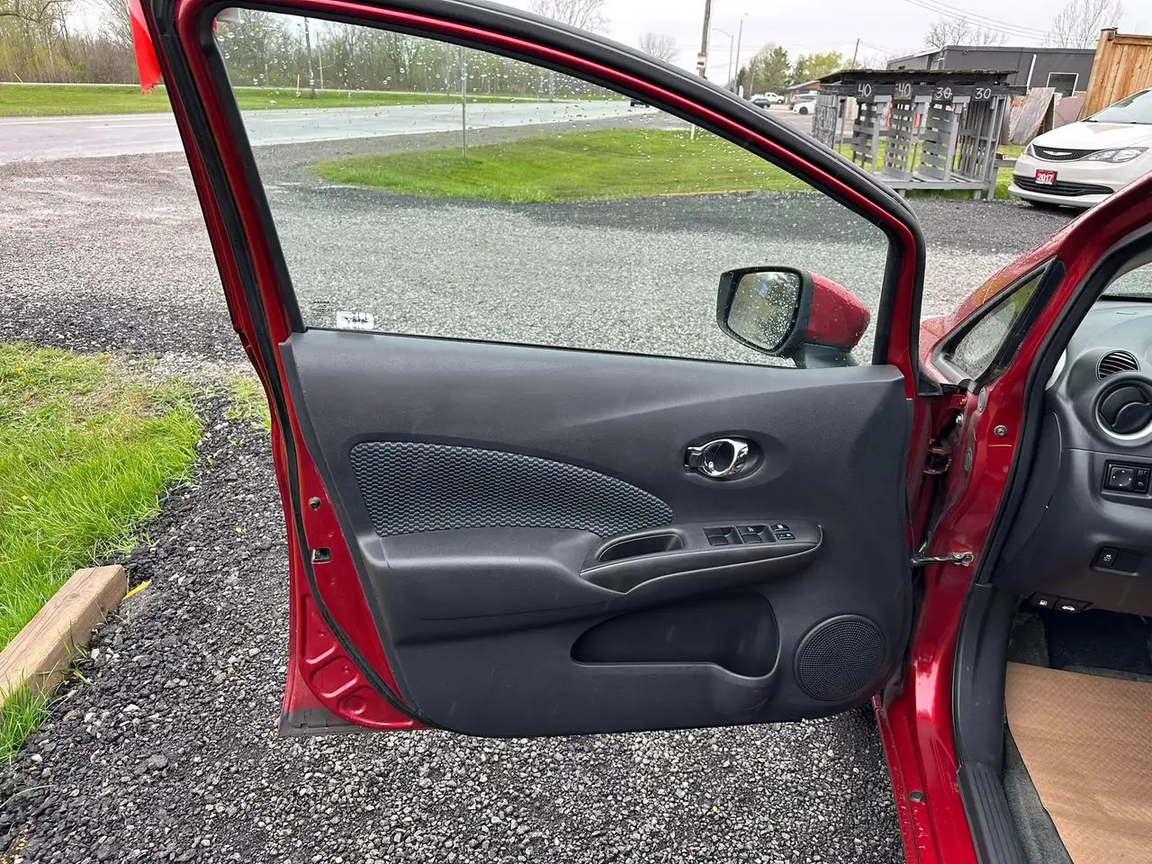 Nissan Versa снимка Nissan Versa