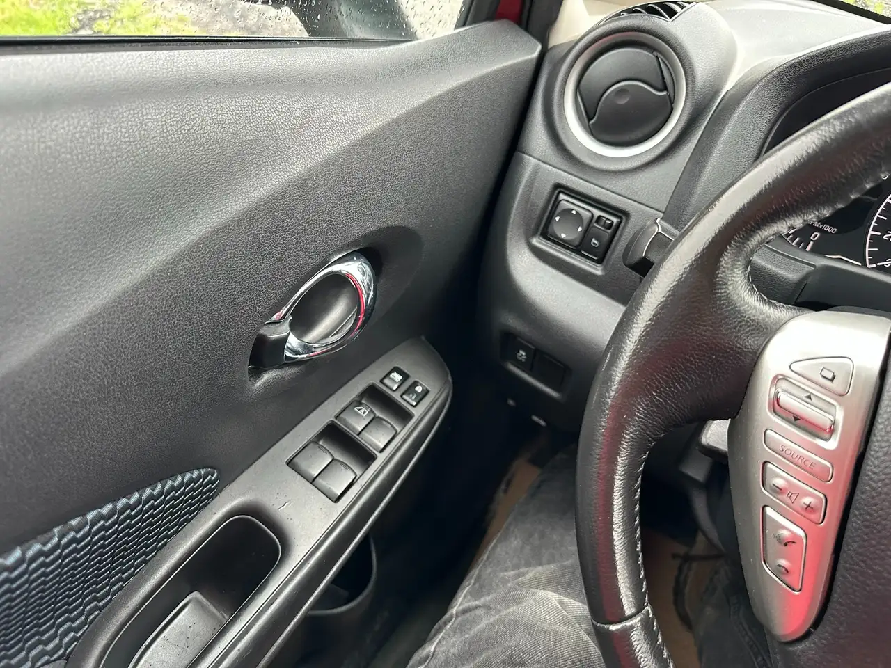 Nissan Versa снимка Nissan Versa