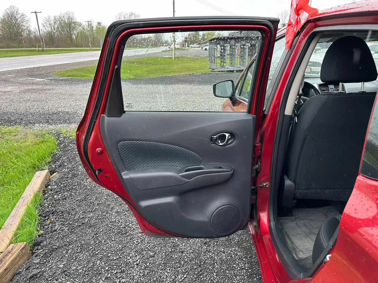 Nissan Versa снимка Nissan Versa