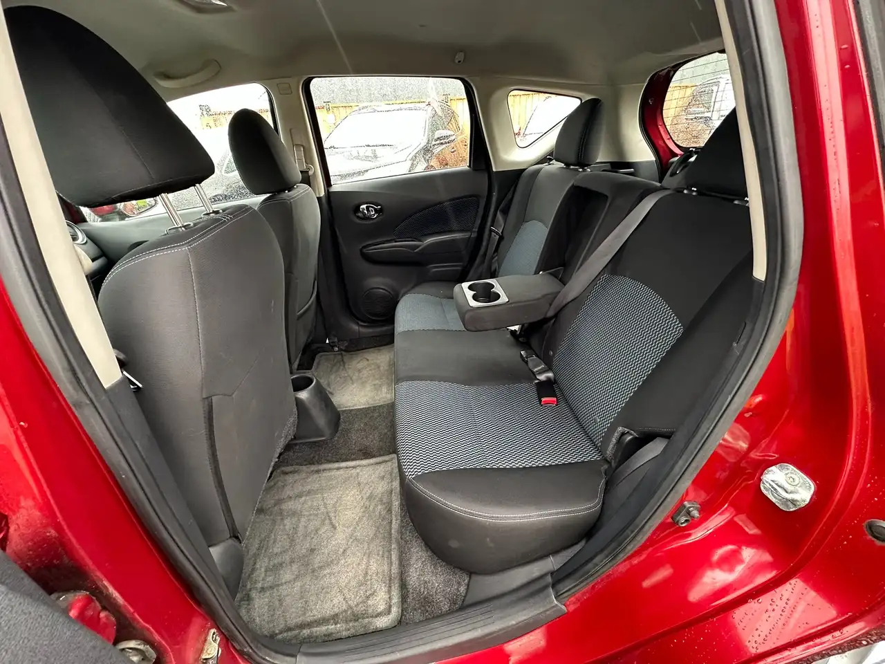 Nissan Versa снимка Nissan Versa